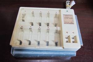 lot 32 image: Bentley NC-3 Universal Ni-CD Battery Charger