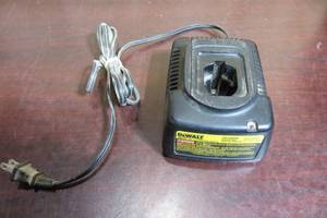 lot 40 image: DeWalt DW9107 7.2V - 14.4V One Hour Battery Charger