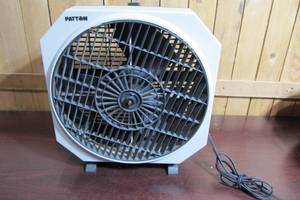 lot 52 image: Patton CA-1284 12 Electric Box Fan