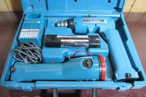 lot 68 image: Makita Cordless Driver Drill 6093D Set