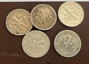 LOT OF 5 SILVER ROOSEVELT DIMES FROM THE 1940S