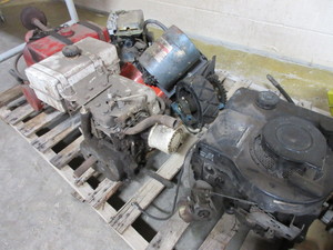 lot 251 image: PALLET OF MOTORS