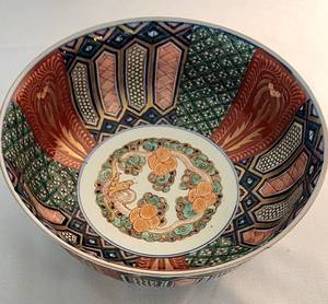 lot 47 image: Large Antique 19th Century Imari Bowl