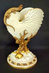 lot 2 image: Antique Fine Royal Worcester Porcelain Nautilus Shell Salamander Vase