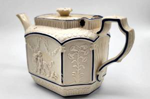 lot 63 image: Nostalgic Castleford Pottery Teapot