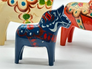 lot 92 image: Three Swedish Hand Painted Dala Horses