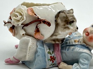 lot 18 image: Antique Victorian Fairing Porcelain Figurine