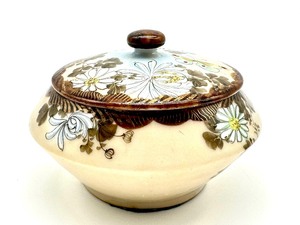lot 96 image: Antique Hairpin Covered Hand Painted Vanity Jar