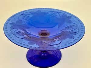 lot 98 image: Antique Pairpoint Intaglio Cobalt Blue Compote