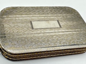 lot 148 image: Vintage Ladies Compact