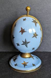 lot 22 image: Limoges Gourmot-Labesse Porcelain Egg Perfume Casket