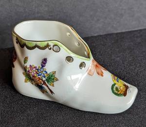 lot 24 image: Herend Porcelain Butterfly Baby Shoe