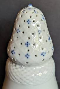 lot 27 image: Royal Copenhagen Blue Flower Porcelain Sugar Shaker