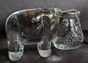 lot 127 image: Kosta Boda Crystal Cat and Hippo Figurines