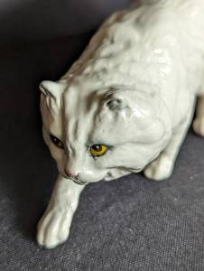 lot 135 image: Royal Doulton Stalking Persian Cat Figurine