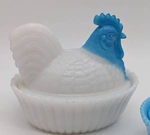 lot 184 image: Three Vintage Colored Glass Hen on Nest Covered Dishes