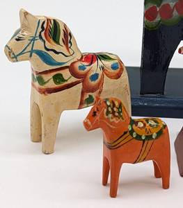 lot 195 image: Assorted Hand Painted Dala Horse Figurines and Napkin Holder