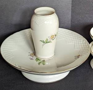 lot 201 image: Bing and Grndahl Floral Dish Set
