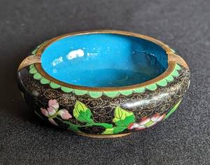 lot 208 image: Chinese Cloisonn Ashtray