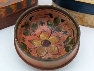 lot 228 image: Vintage Rosemaling Boxes and Bowl