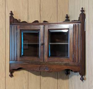 lot 6 image: Antique Hanging Wood Corner Wall Display Shelf