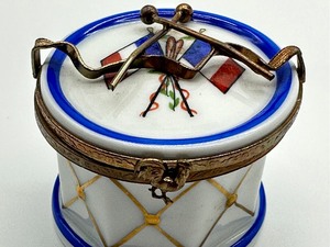 lot 73 image: Limoges Drum Trinket Box