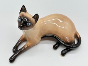 lot 65 image: Royal Doulton Siamese Porcelain Cat Figurine