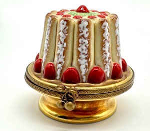 lot 68 image: Vintage Baba au Rhum French Cake Trinket Box