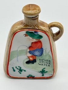 lot 58 image: Antique Japan Nip Bottle