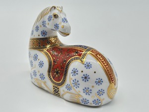 lot 48 image: Royal Crown Derby Imari Horse Paperweight