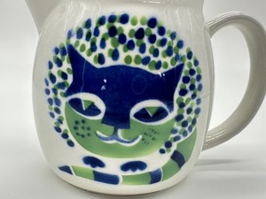 lot 50 image: Arabia Vintage Cat Pitcher