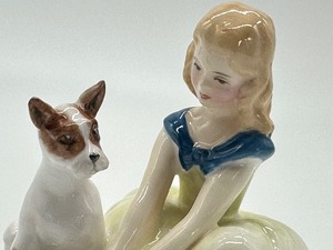 lot 36 image: Royal Doulton Golden Days Porcelain Figurine HN 2274