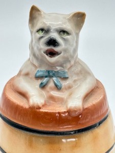 lot 25 image: Antique Austrian Cat Figurine Lidded Jar