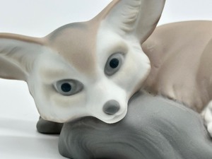 lot 18 image: Lladro Protective Instinct Figurine