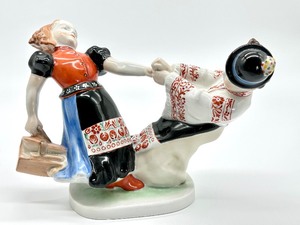 lot 6 image: Herend Hungarian Vintage Folklore Hand Painted Children Dancing Figurine #5482