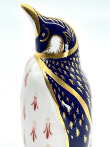 lot 22 image: Royal Crown Derby Imari Paperweight Collection Penguin