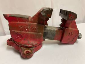 lot 213 image: Craftsman Bench Vise Model 506.51801