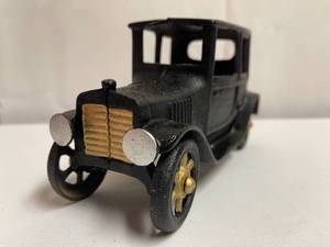 lot 217 image: Vintage Cast Iron Car