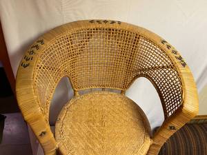 lot 222 image: Vintage Wicker Chair