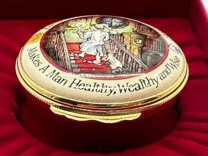 lot 88 image: Halcyon Days Enamel Trinket Box Early to Bed