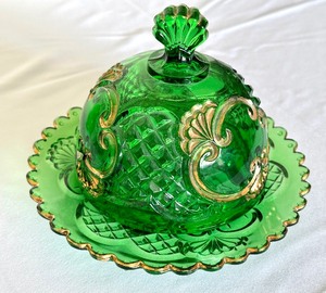 lot 4 image: Antique Victorian EAPG Emerald Gold Croesus Riverside Five Piece Glassware Set