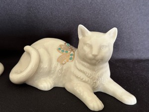 lot 98 image: Lenox Porcelain 1994 Cat Figurine and Lenox 1998 Porcelain Cat Figurine