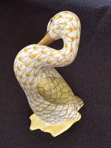 lot 99 image: Vintage Herend Fold Fishnet Pattern Goose Figurine
