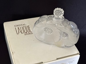 lot 2 image: Ren Lalique Deuz Fleurs Two Flowers Perfume Bottle w Original Box