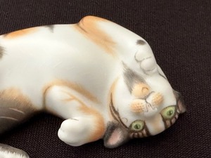 lot 100 image: Vintage Herend Cat Figurine