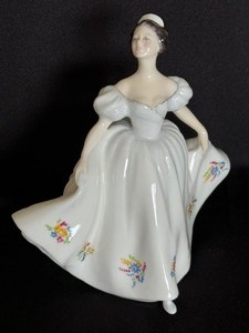 lot 101 image: Royal Doulton Kate Porcelain Figurine H.N. 2789