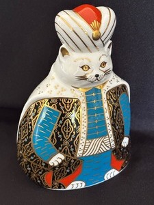 lot 1 image: Royal Crown Derby  Persian Royal Cat Paperweight