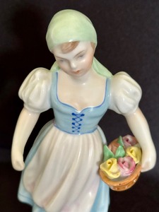 lot 106 image: Vintage Herend Girl with Basket Porcelain Figurine