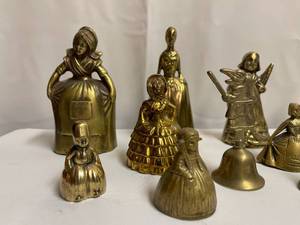 lot 260 image: Large Collection of Vintage Bell Figurines
