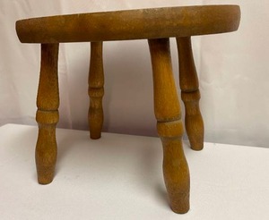 lot 272 image: Vintage Handmade Wooden Foot Stool
